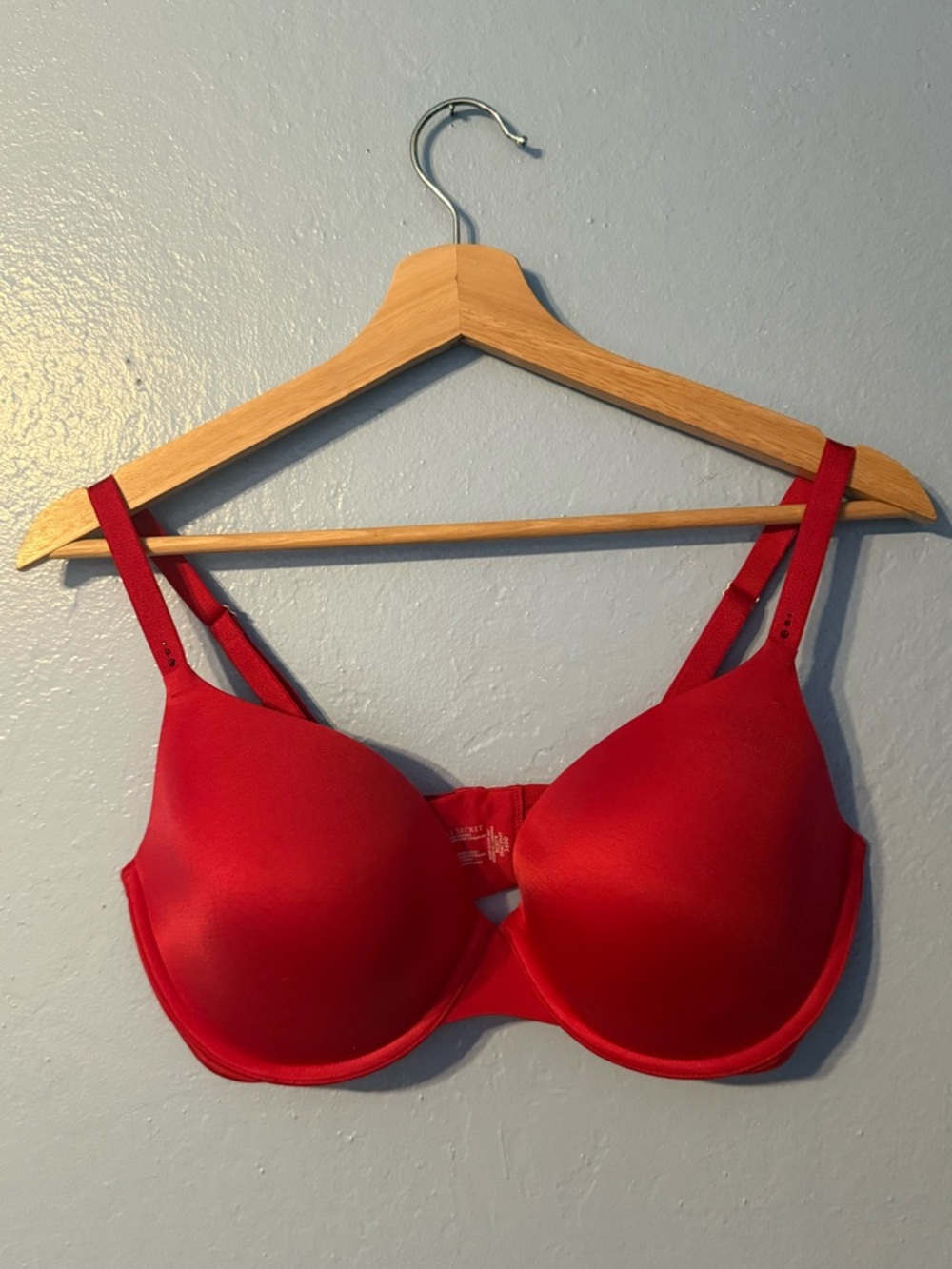 3 for $30! 💅🏻 Victoria's Secret Smooth Red T-Shirt Bra 💅🏻 Bundle SALE!